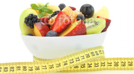 Diet_meal._Fruit_salad_in_a_bowl_with_measuring_tape.jpg